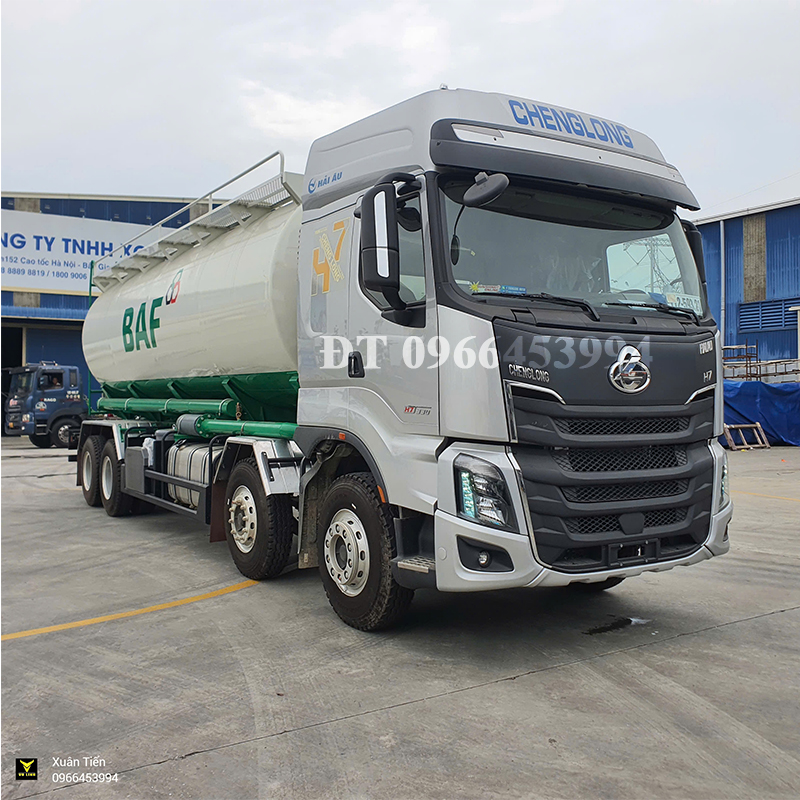 Xe Chenglong H7 bồn chở cám 28 khối