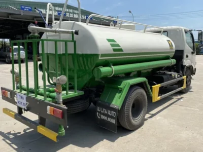 xe phun nuoc rua duong Hino 4 khoi 2