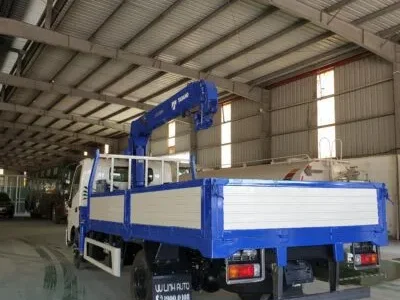 Xe o to tai Hino gan cau 3 tan 4 dot 1
