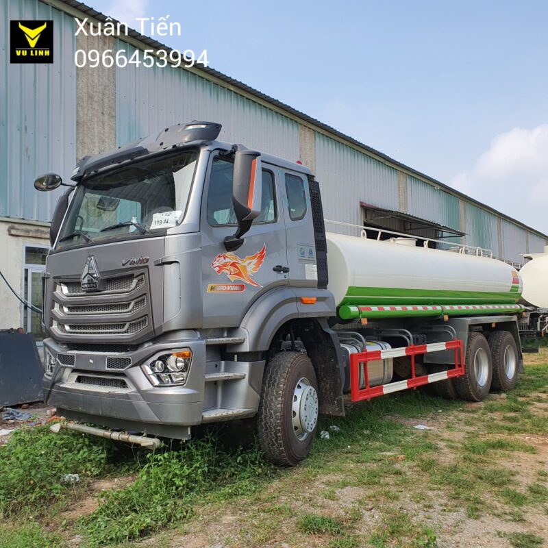 Xe phun nước rửa đường HOWO CNHTC 13 khối