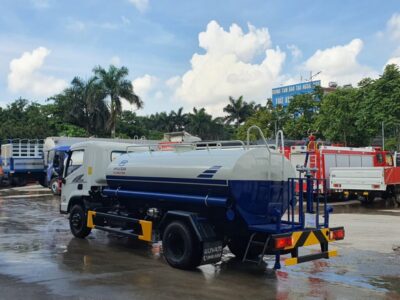 Xe Hyundai Phun Nuoc Rua Duong 6 Khoi 1