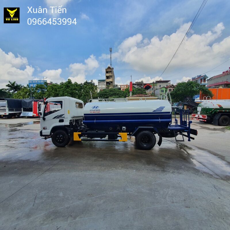 Xe phun nước rửa đường Hyundai 6 khối