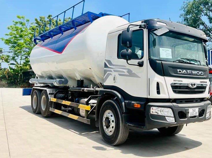 Xe Daewoo 6x2 Chở Cám 22 Khối (1) Xe Daewoo 6x2 Cho Cam 22 Khoi 1