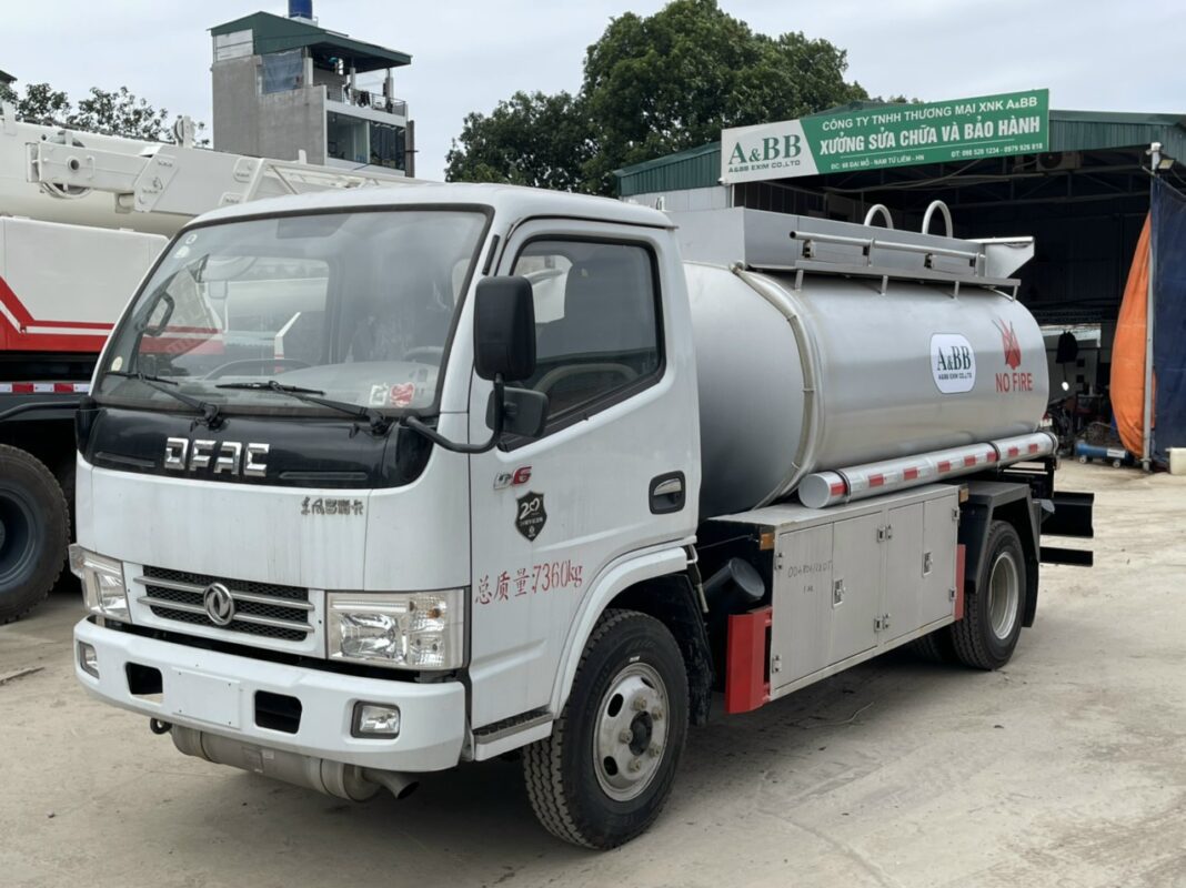 Xe Dongfeng cấp lẻ nội bộ xăng dầu 4 khối