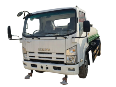 Xe Isuzu phun nước 5 khối