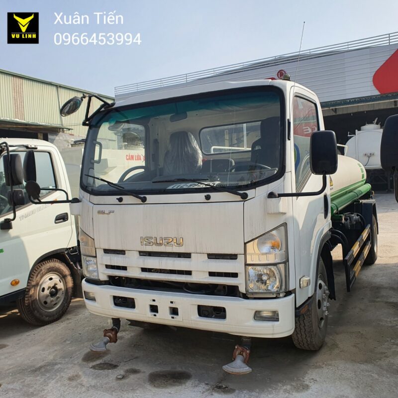 Xe Isuzu phun nước 5 khối