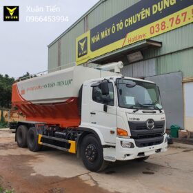 Xe Hino chở cám 22 khối