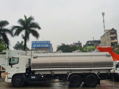 Xe Hino cho xang dau 20 khoi 3