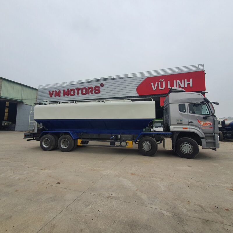 Xe Howo Man 8x4 Chở Cám 26 Khối
