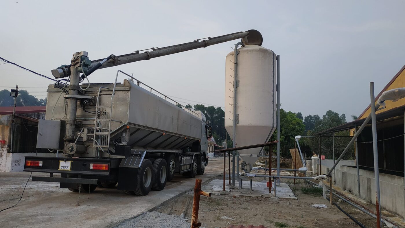 Xe Bồn Chở thức ăn chăn nuôi là gì?