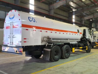 Xe Bon ISUZU Cho Khi Hoa Long CO2 12 Khoi 1 scaled