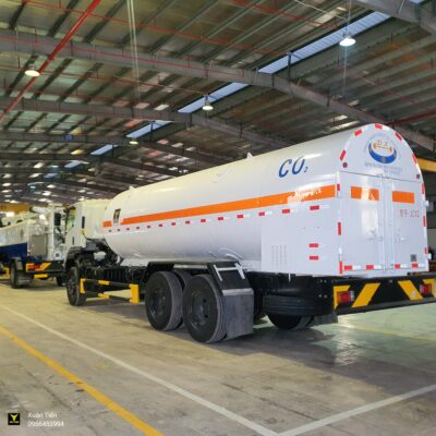 Xe Bon ISUZU Cho Khi Hoa Long CO2 12 Khoi 3 scaled