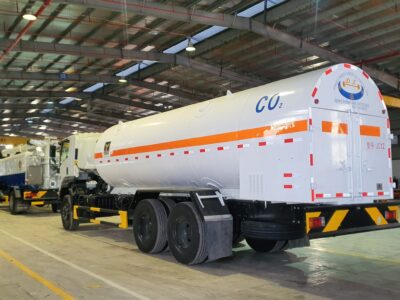 Xe Bon ISUZU Cho Khi Hoa Long CO2 12 Khoi 3 scaled