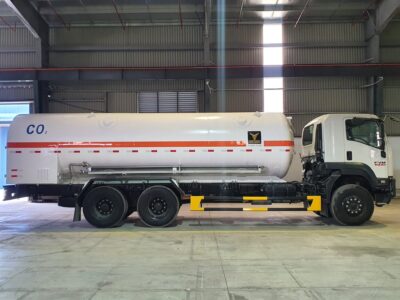 Xe Bon ISUZU Cho Khi Hoa Long CO2 12 Khoi 5 scaled