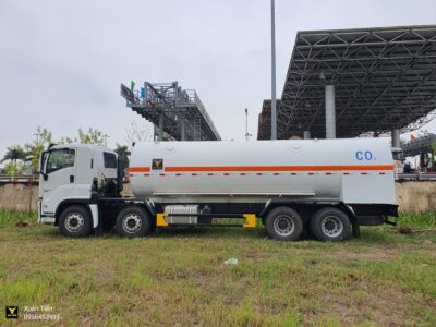 Xe Bon ISUZU Cho Khi Hoa Long CO2 14 Khoi 4 scaled