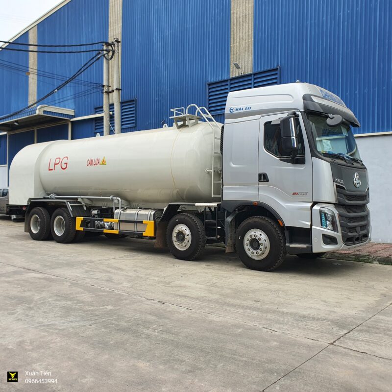 Xe Chenglong chở khí hóa lỏng LPG 24 khối