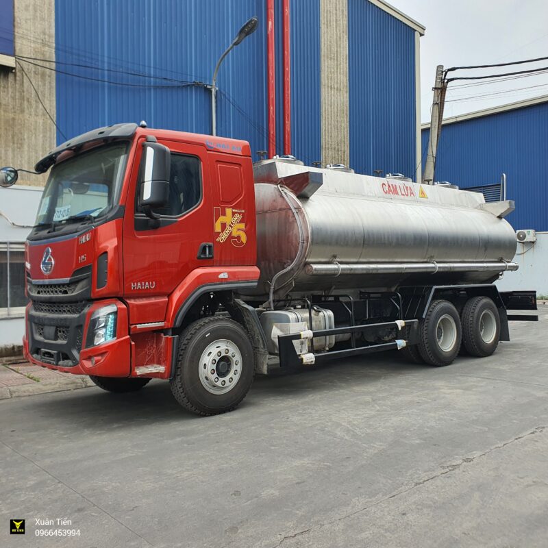 Xe bồn Chenglong chở xăng 18 khối